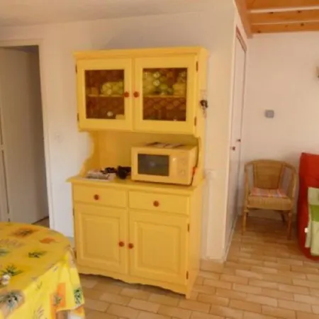 Mitoyenne Calme Avec Piscine, Jardin Et Parking Prive, A Proximite De La Et Commerces - Fr-1-607-33 * Agde
