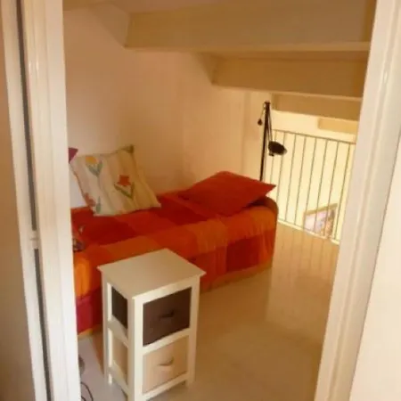 Mitoyenne Calme Avec Piscine, Jardin Et Parking Prive, A Proximite De La Et Commerces - Fr-1-607-33 * Agde