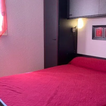 Mitoyenne Dans Calme Avec Piscine Parking - Fr-1-607-33 Βίλα
