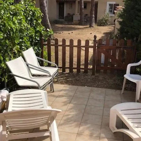 Mitoyenne Calme Avec Piscine, Jardin Et Parking Prive, A Proximite De La Et Commerces - Fr-1-607-33 *